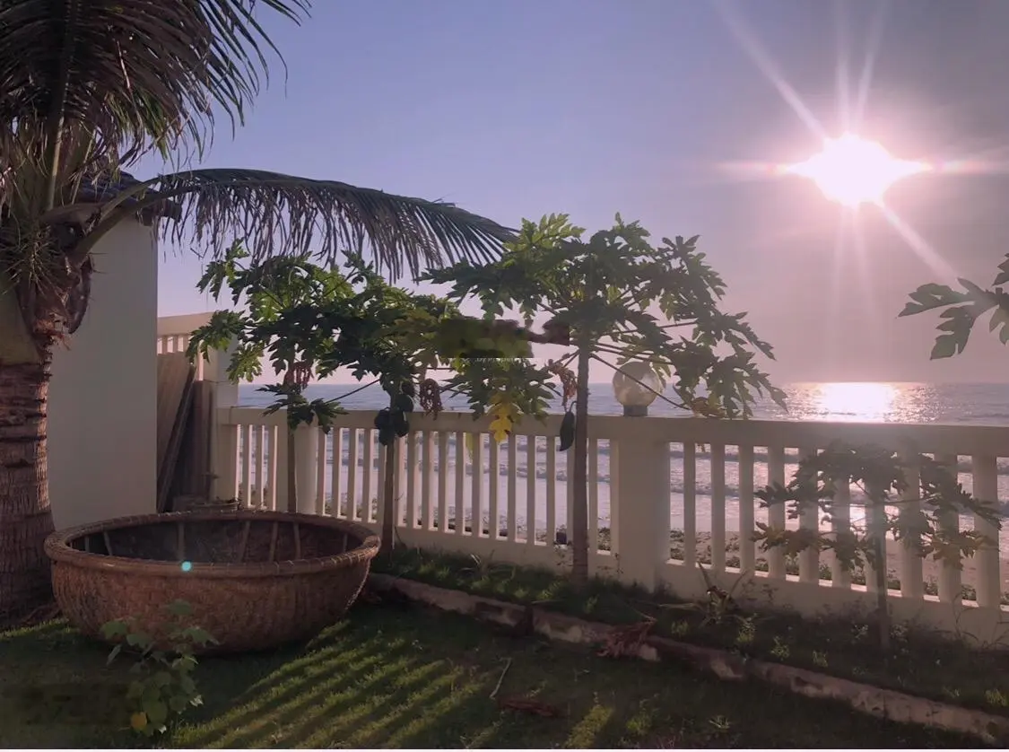Bán nhà biệt thự Đơn Lập Mặt Tiền Biển - Sổ Hồng Lâu Dài - View Đẹp Hiếm Có, cách Novaworld 3 km