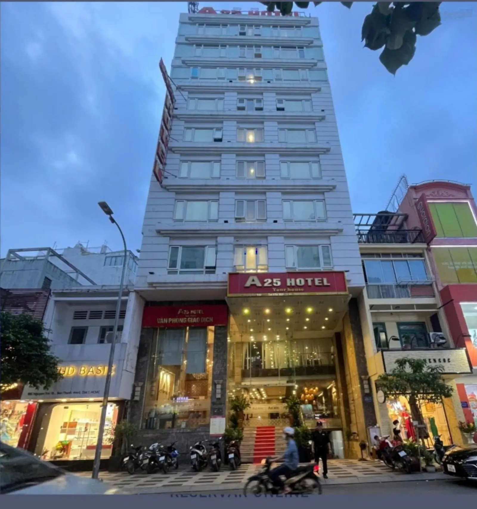 Bán Tòa CHDV MT Ung Văn Khiêm P.25 Bình Thạnh, doanh thu 500tr/tháng hầm 7 tầng 80 phòng, giá:40 tỷ