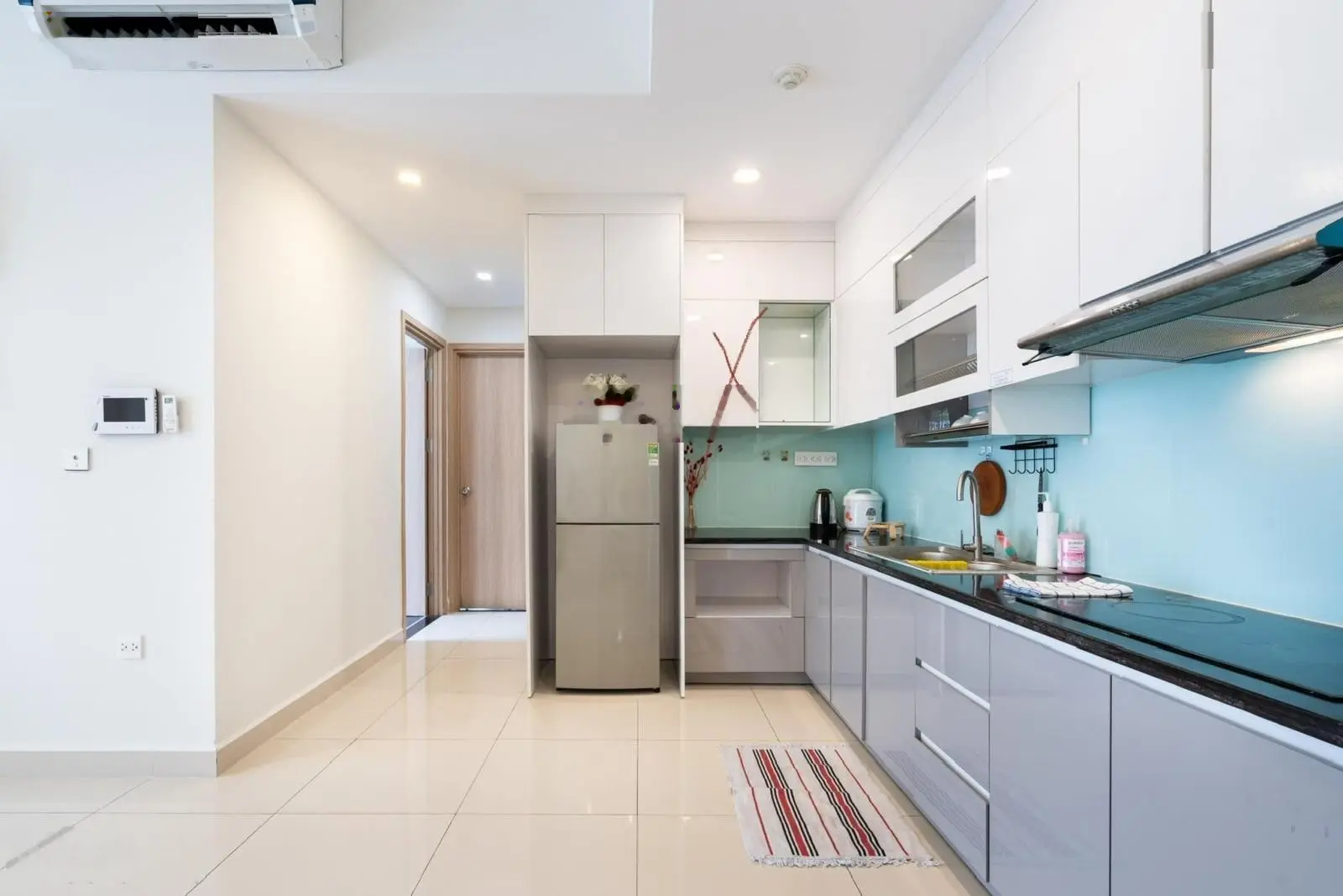 Cần bán gấp căn hộ 83m2, giá bán 5,9 tỷ trừ lại 5%, hướng ĐN đẹp 0908 457 *** gặp Linh Novaland
