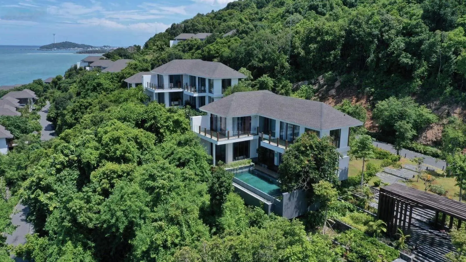 Bán căn biệt thự nghỉ dưỡng - vị trí đắc địa - lợi nhuận 1,3 tỷ/năm - giá 22 tỷ 0919 755 ***