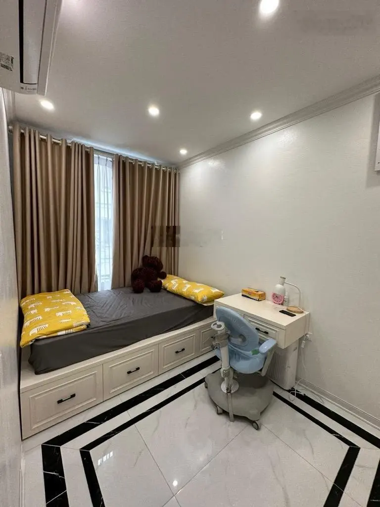 Bán nhà nghỉ Phố Trạm-vỉa hè-thang máy.86m2,7 tầng,18 phòng.Giá:22,8 tỷ (có TL)