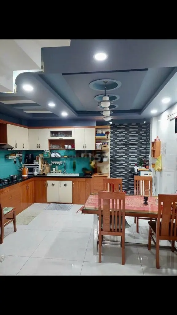 Hiếm! Bán nhà ngay rạch xuyên tâm, gần sát mặt tiền, 4*15, HXH 6m