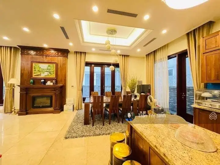 Hoa hậu mặt phố Việt Hưng. View thoáng vĩnh viễn. Kinh doanh sầm uất 105m2; MT 7m. Hiếm
