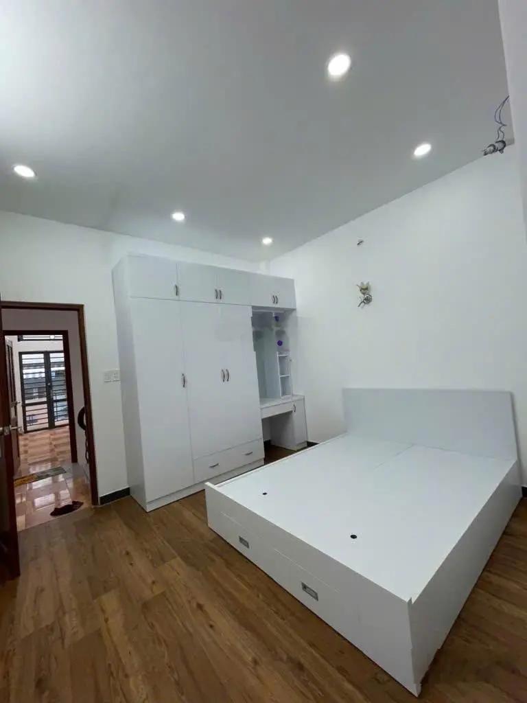Bán nhà 3 tầng DT: 4x12,5m, TC 50m2 Trần Quang Diệu, Quận 3- khu vực buôn bán thời trang-giá 8,8 tỷ