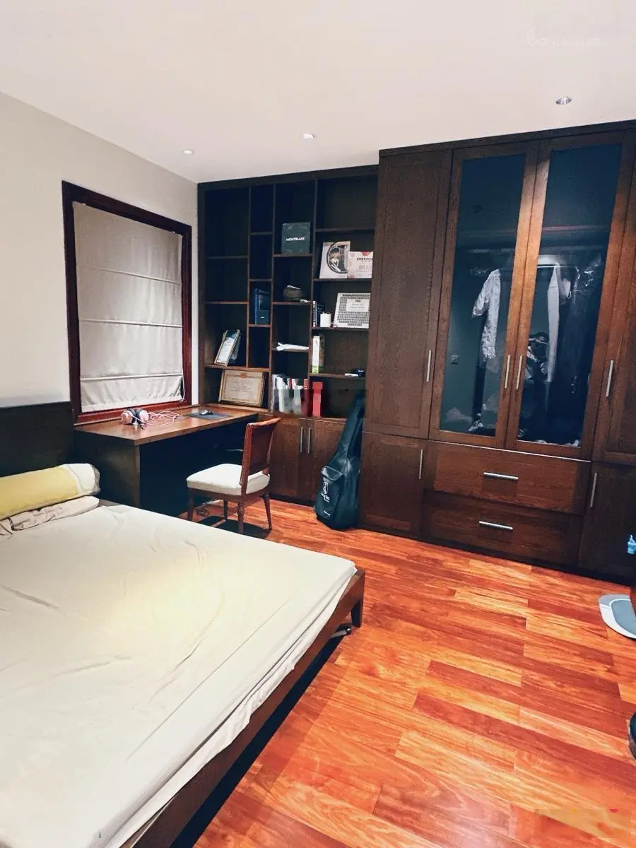 Bán gấp Biệt thự sân vườn Dịch Vọng, 271m2 nhỉnh 60 tỷ, hầm để xe, ô tô tránh.