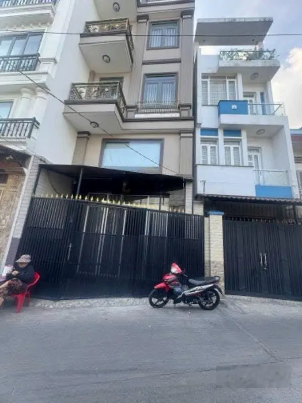 Cơ Hội Vàng! Bán Nhà Đẹp Tại HXH Hoàng Hoa Thám, P.5, Bình Thạnh! Diện Tích:4,5 x 13,3m. 4 tầng.8PN
