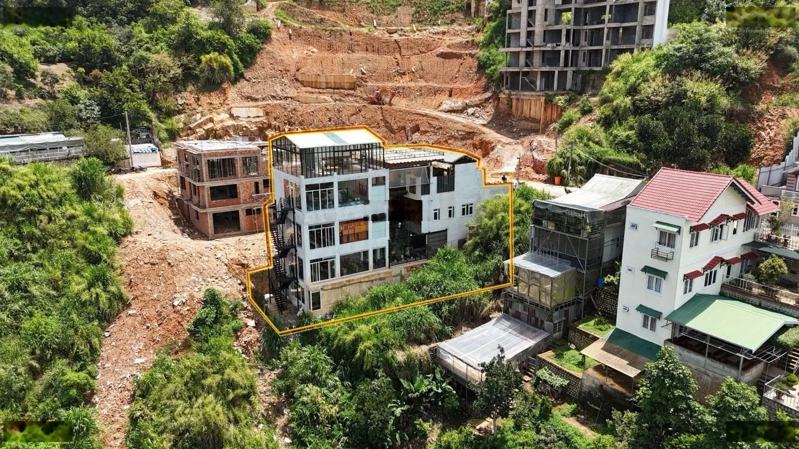 Cần bán nhà ở đã hoàn thiện đang khai thác khu vui chơi trẻ em