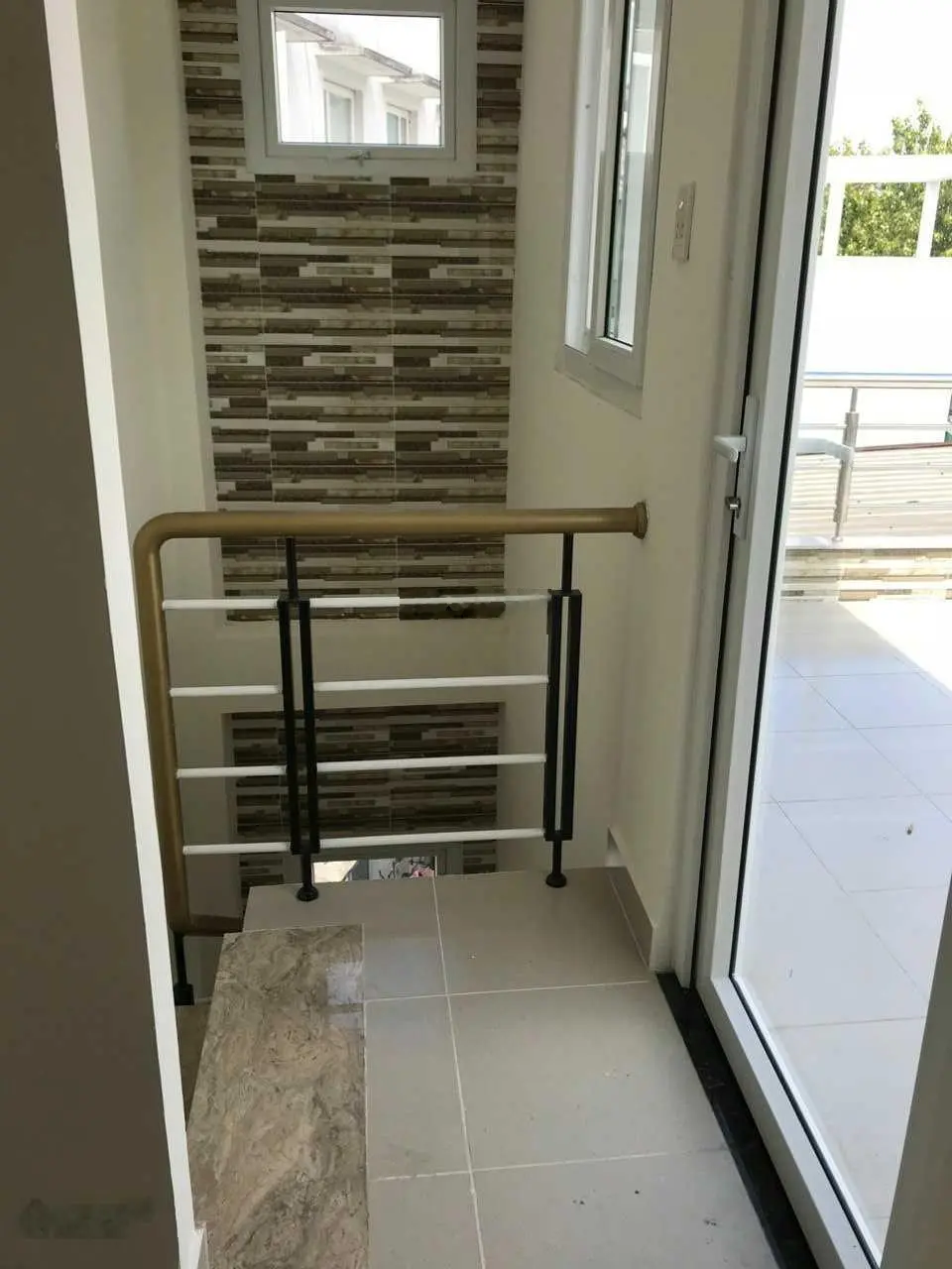 Cần bán nhà gần mặt tiền nội bộ số 7 Thành Thái. DT 5mx6m. Nhà mới 4 tầng. Giá 4.5 tỷ. 0918 966 ***