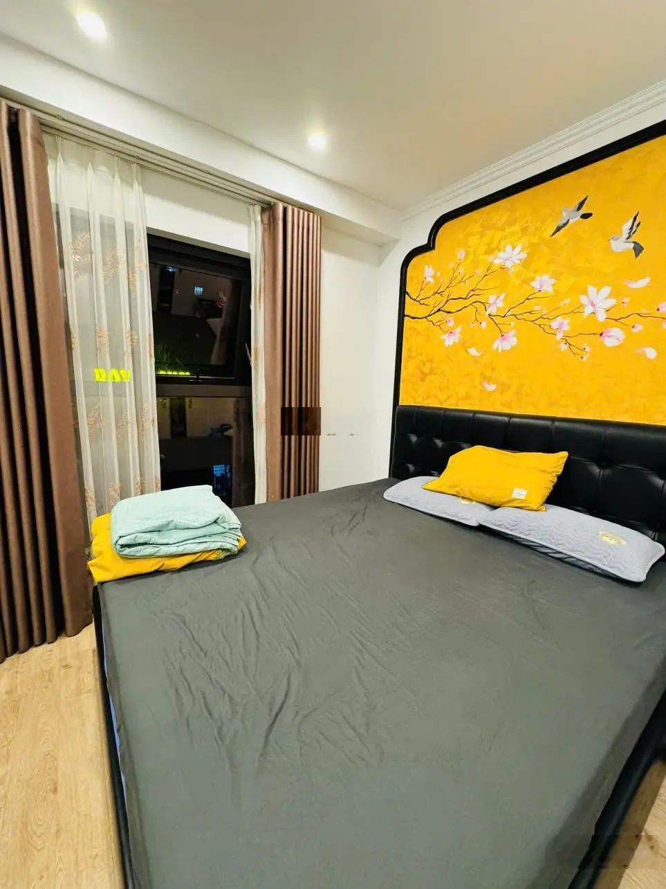 Gia đình cần Bán Căn hộ 2 ngủ rộng 83m2 đầy đủ nội thất chung cư Vinhome Gardenia có slot ô tô