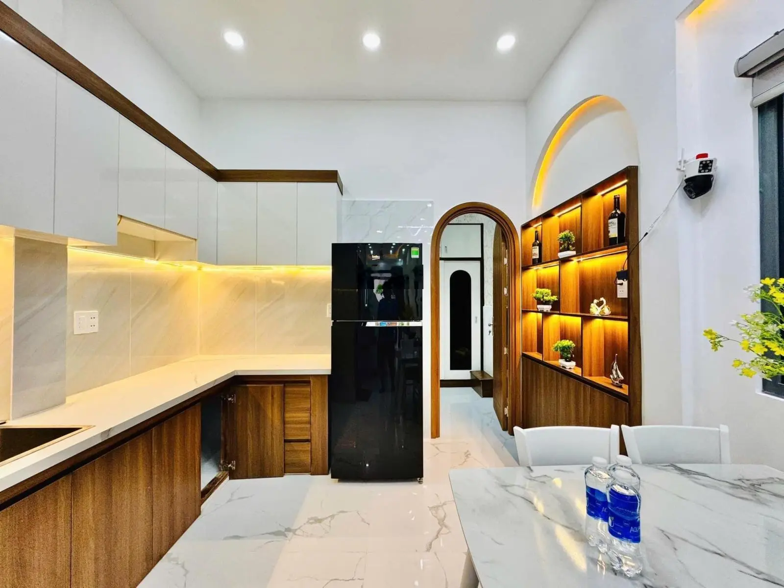 Hạ gấp còn 2 tỷ 990. Bán nhà 62m2 CMT8 gần trương Hoàng Diệu. Xây 2 tầng đúc kiên cố,hẻm 4m. Sổ sẵn