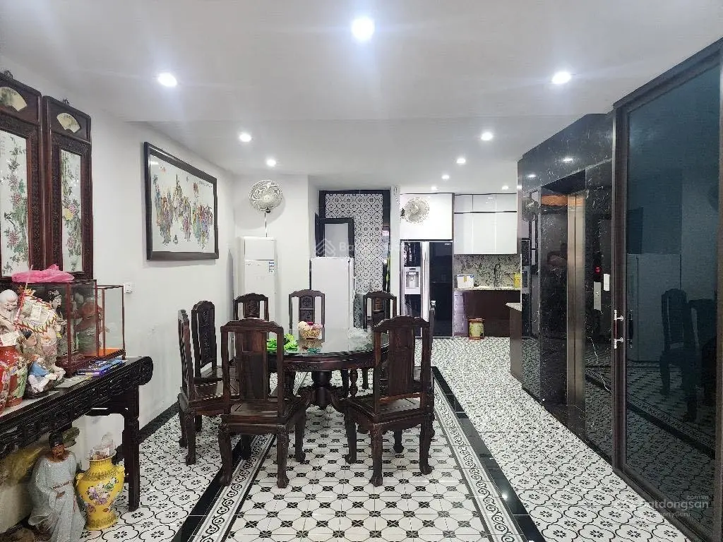 Chính chủ bán nhà mặt phố Ngô gia tự DT114m, nhà 5 tầng, MT 6m, vị trí kinh doanh, vỉa hè, sầm uất
