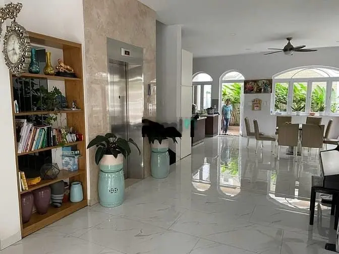Biệt thự mới đẹp, khu VIP nhất Quận 7. 10*22, hầm +4 tầng. Thang máy.