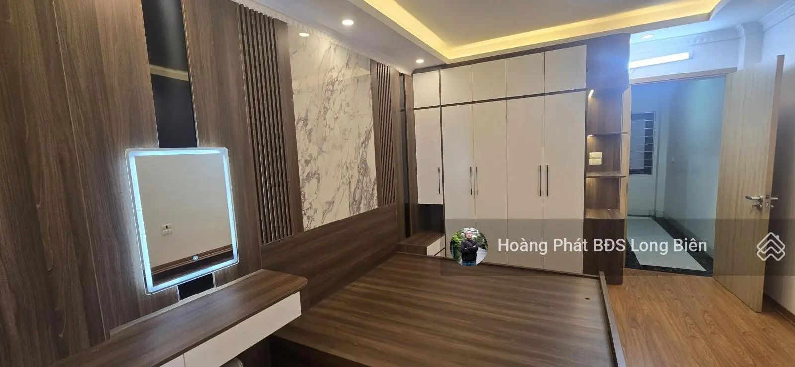 Bán nhà ngõ 206 Cổ Linh, đối diện siêu thị Aeon Long Biên. Full nội thất, ôtô đỗ cổng. LH0965858116