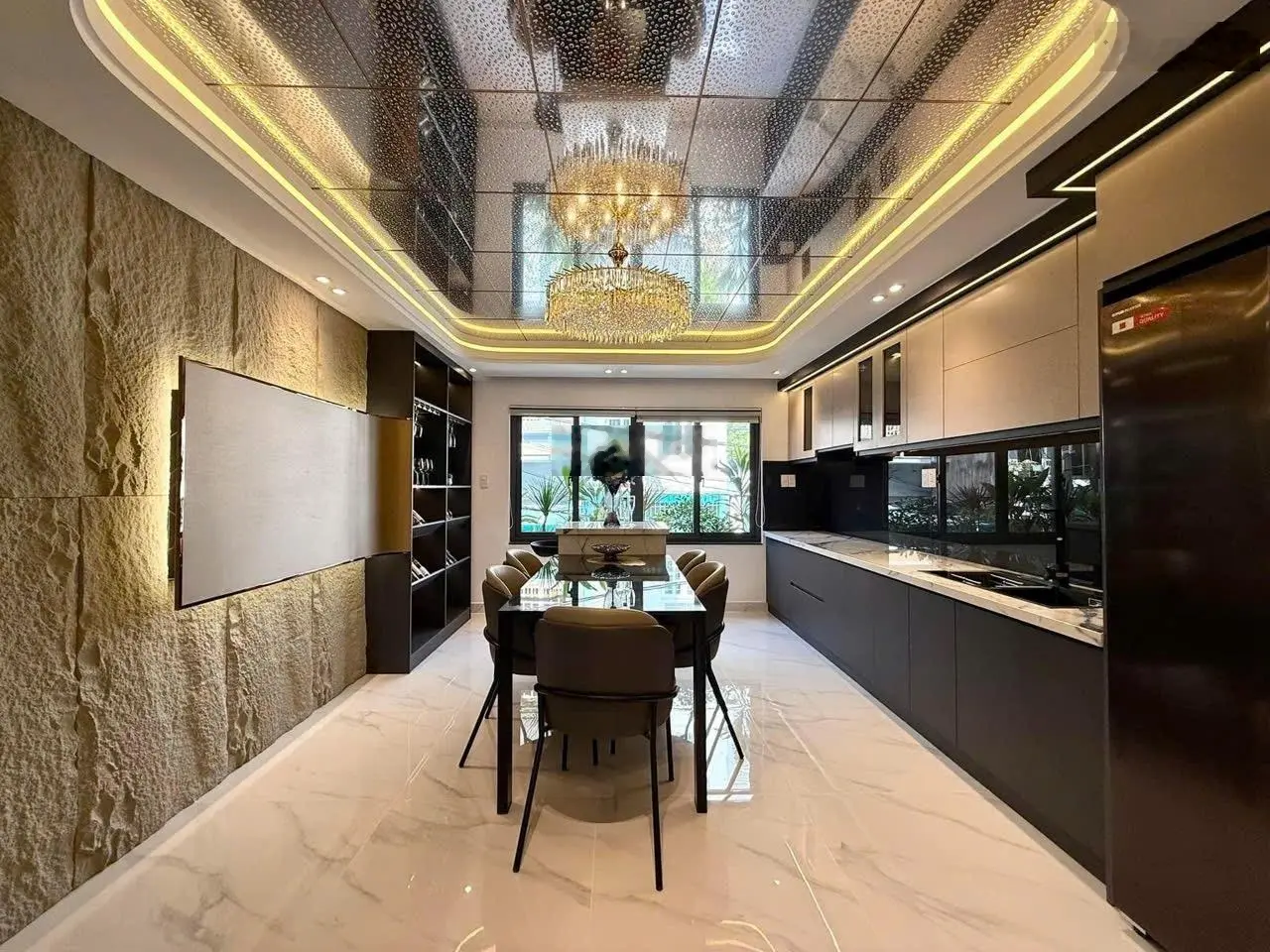 Mới xây dựng dọn ở liền ngay đường Lý Thái Tổ, Q10 - Giá 3 tỷ 990 / 60m2. Xe hơi trước nhà. Sổ sẵn