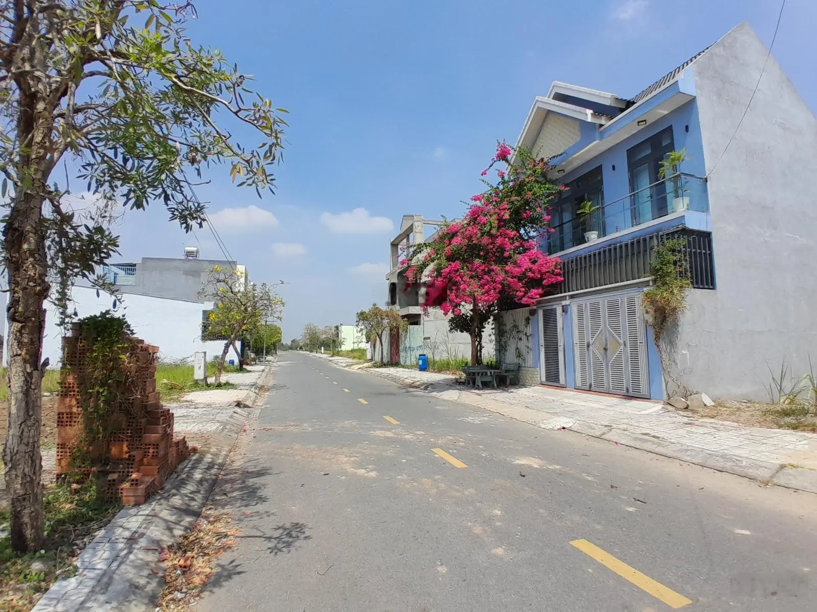 Bán lô 84m2 (5m x 17m) mặt tiền trục chính 11m