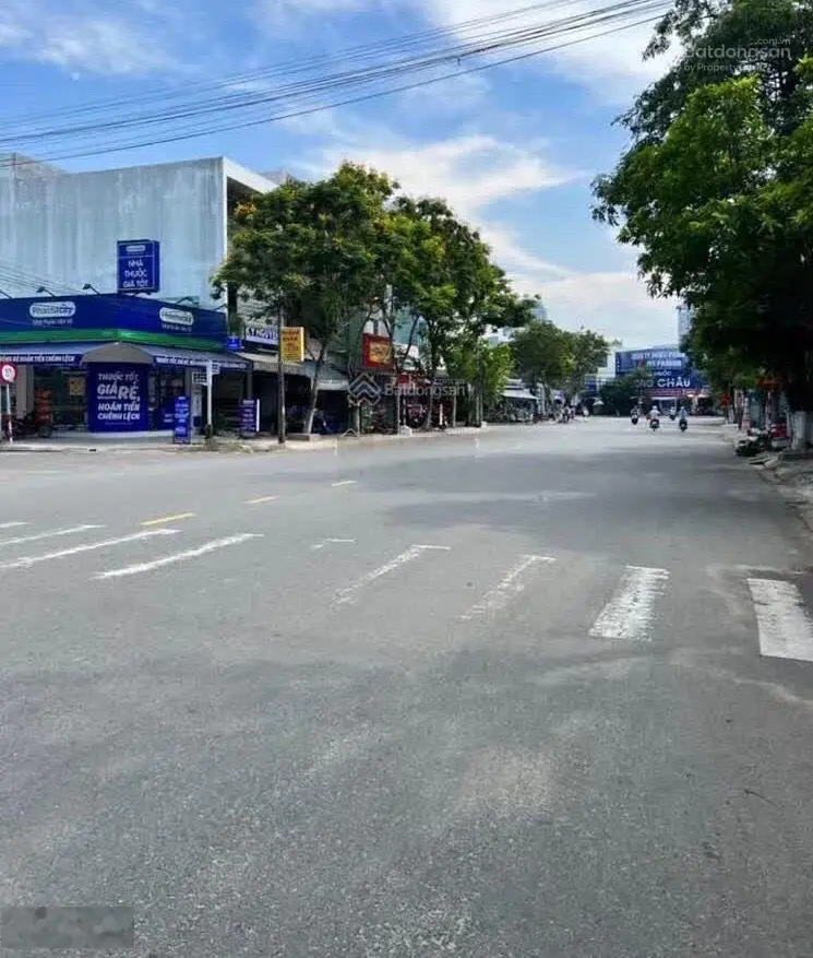 Lô góc toà căn hộ và văn phòng cho thuê - diện tích khủng 2 mặt tiền lớn - dòng tiền 2.4 tỷ/năm