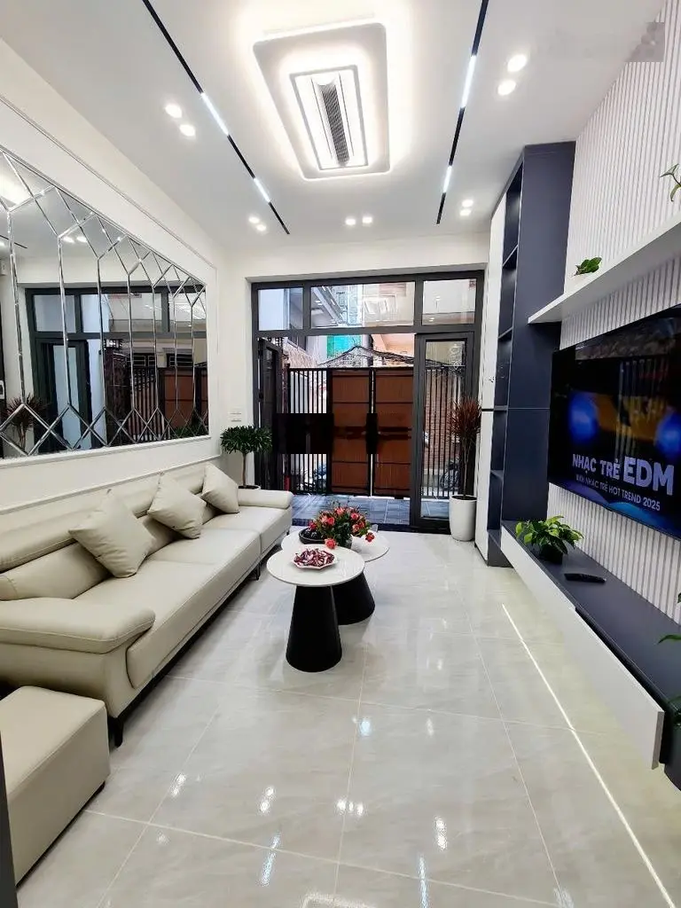 Đội Cấn - tặng full nội thất - nhà đẹp như khách sạn