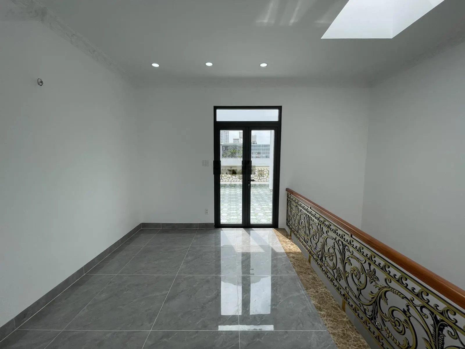 Bán gấp căn biệt thự tân cổ điển 3 tầng - chỉ 9 tỷ 500 triệu - nội thất cao cấp, vào ở ngay