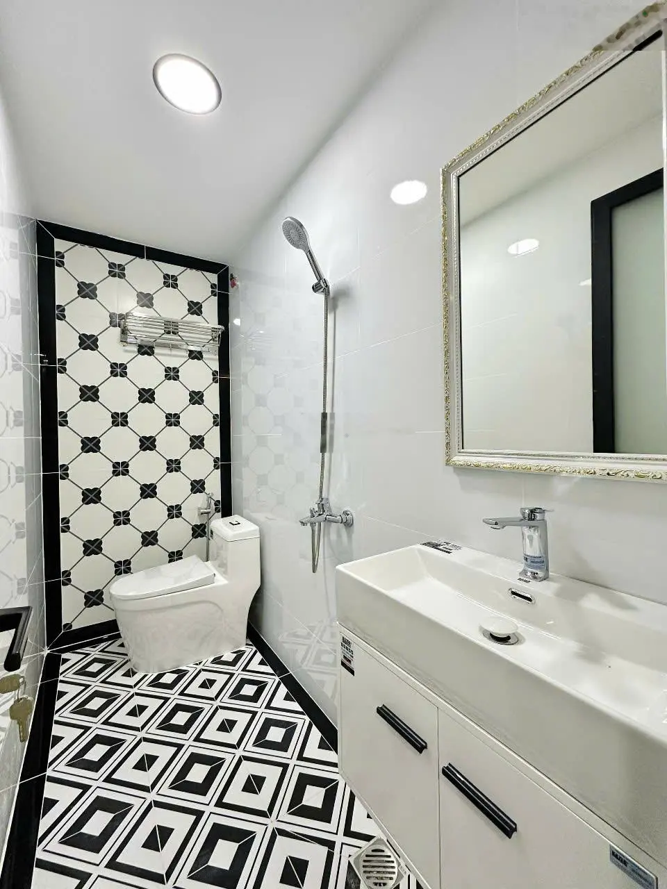 Siêu phẩm nhà đẹp 4t( 6.1 x 6.7,) 4pn, 4wc, nhiêu tứ, phú nhuận, 30 bước ra mặt tiền. nhỉnh 7.6 tỷ