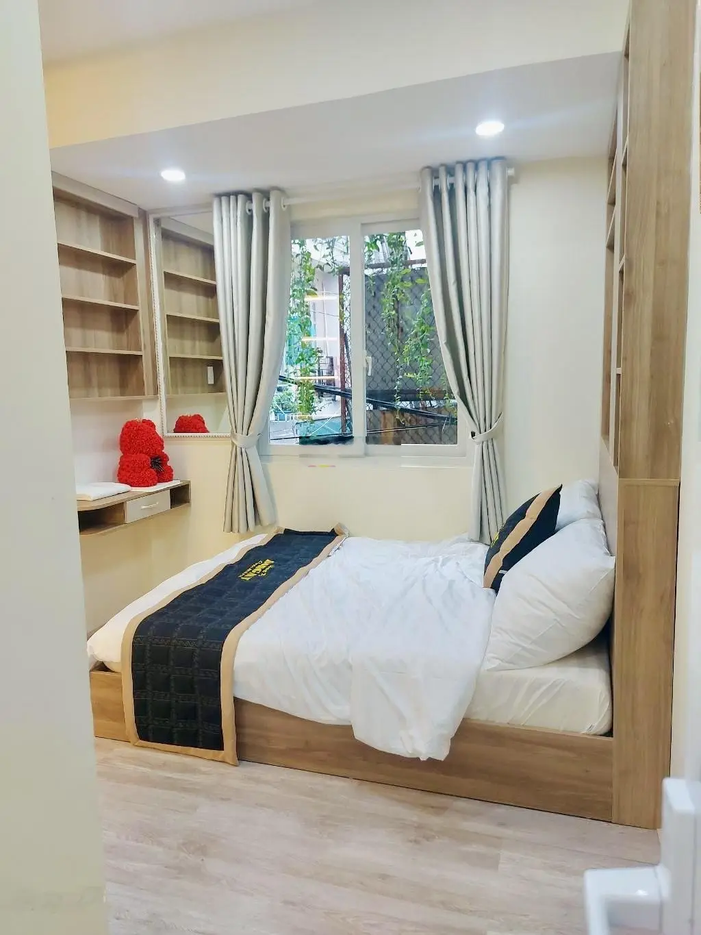 Bán nhà Lạc Long Quân, P10, Tân Bình, nhà mới nhỏ xinh, đầy đủ nội thất có thể vô ở liền cho GĐ nhỏ