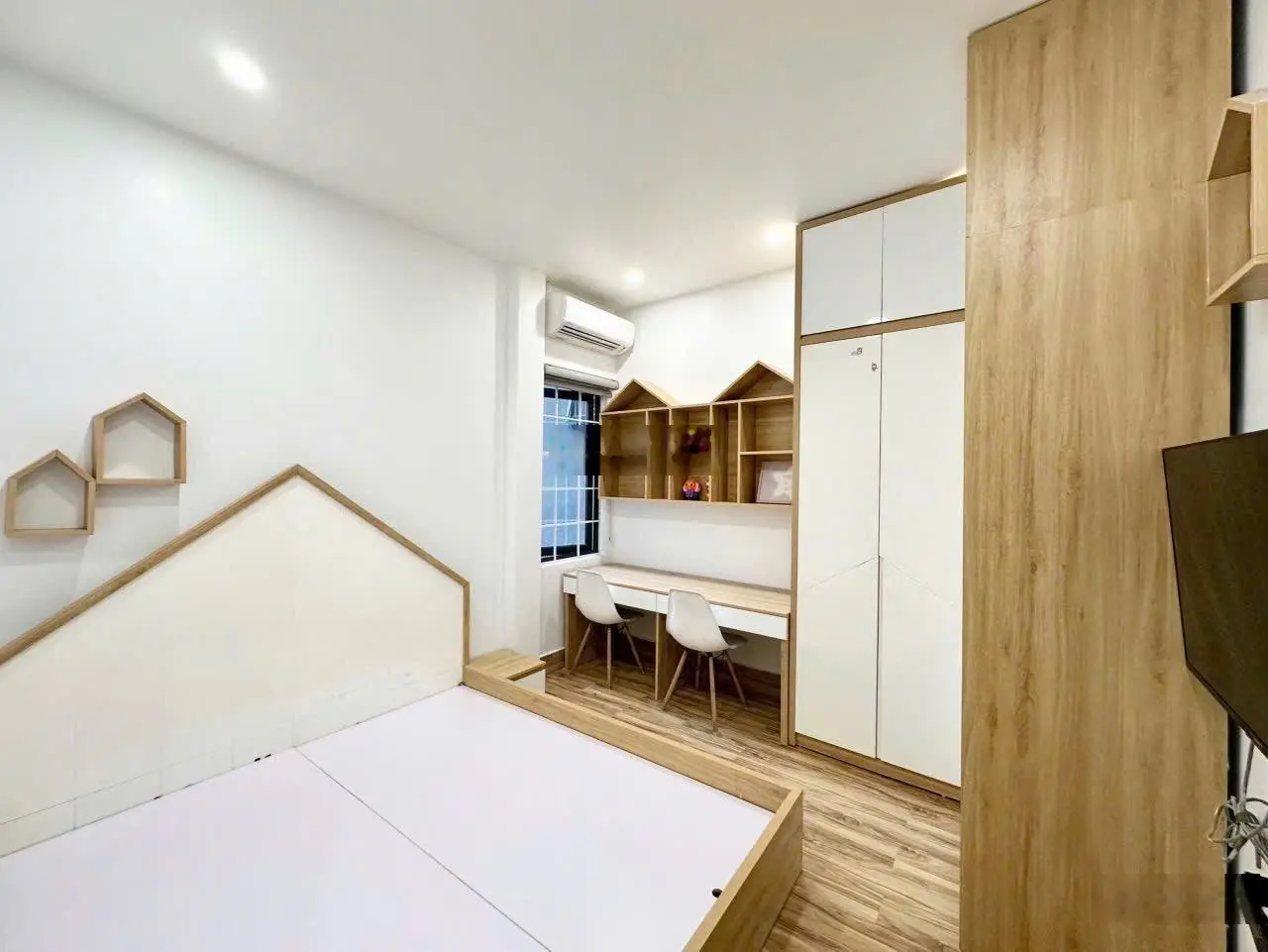 Bán nhà phố thiên lôi siêu đẹp ạ