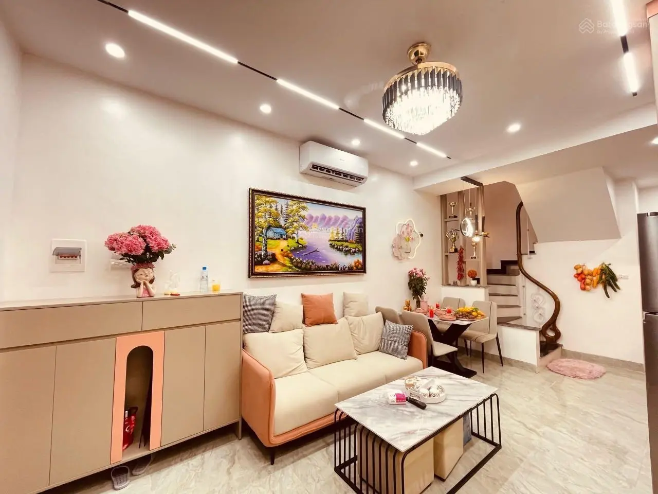 Bán nhà phố Lĩnh Nam, 33m2 x 5 tầng nội thất đầy đủ nhà đẹp về ở ngay 4,95 tỷ, LH 0961 579 ***