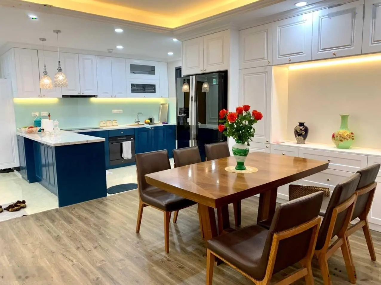 Gia đình bán căn 3 phòng ngủ 140m2 tại Hapulico tòa 21T2, nội thất liền tường cửa Đông Nam, sổ đỏ