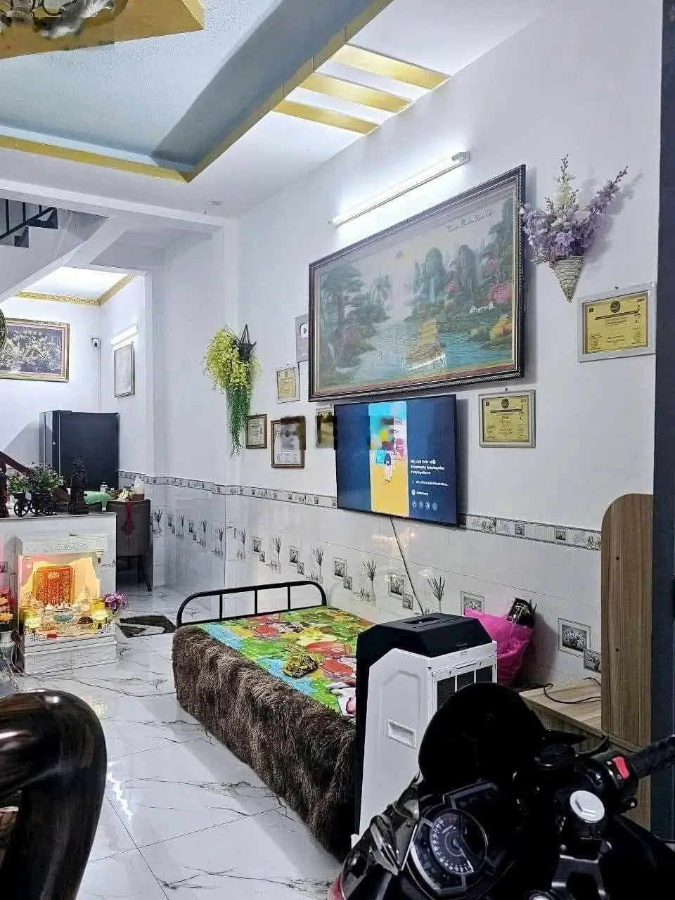 Nhà lầu trệt đường xe hơi, gần bến xe Tân Đông Hiệp
