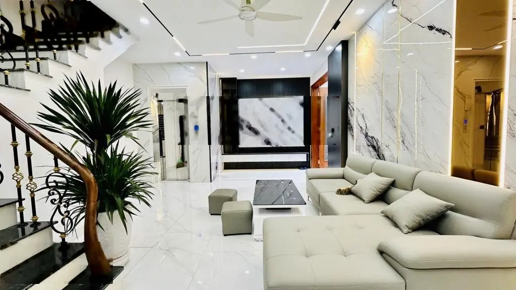 Siêu phẩm- kim ngưu - nhà đẹp, 5 tầng thang máy nhập khẩu nội thất xịn - hai mặt tiền thoáng sáng ở