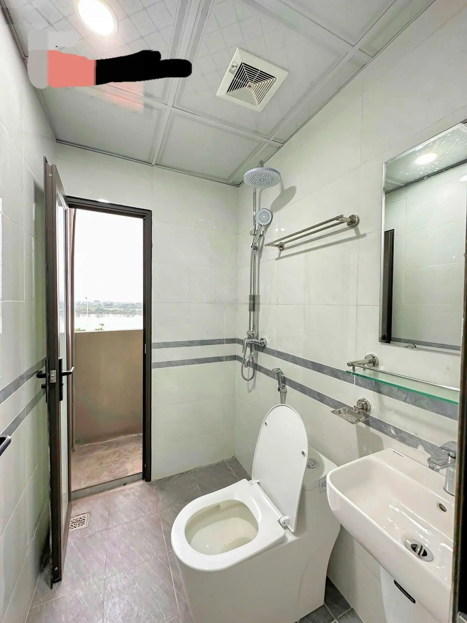 Bán nhà Võng Thị, cực đẹp, ngõ nông và thông, diện tích 38,5m2. MT 6 m siêu đẹp. Giá đầu tư