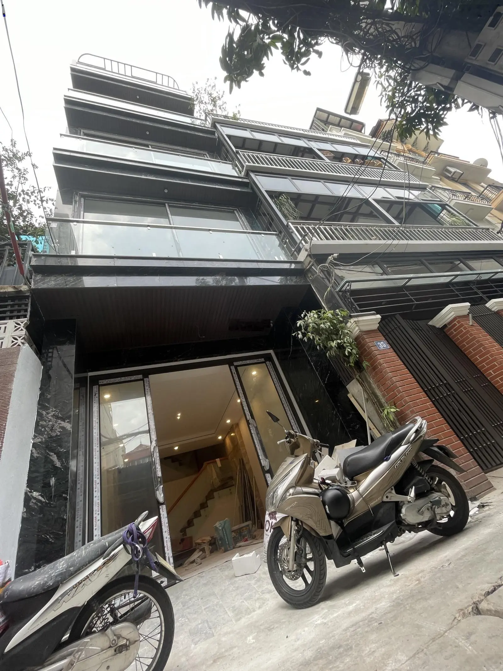 Siêu phẩm Bồ Đề, nhà mới thang máy, ngõ thông ô tô, diện tích lý tưởng giá tốt.