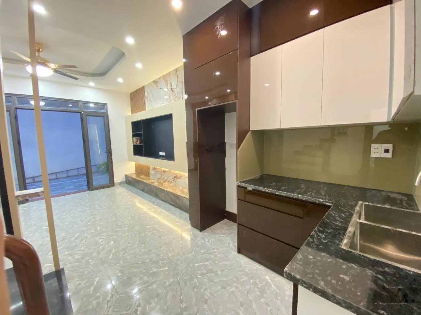 Duy nhất 1 căn Ngay Aeon Thạch Bàn 34m2 x 5T Lô Góc Full nội thất xịn xò 3 bước chân ra Mặt Phố TB