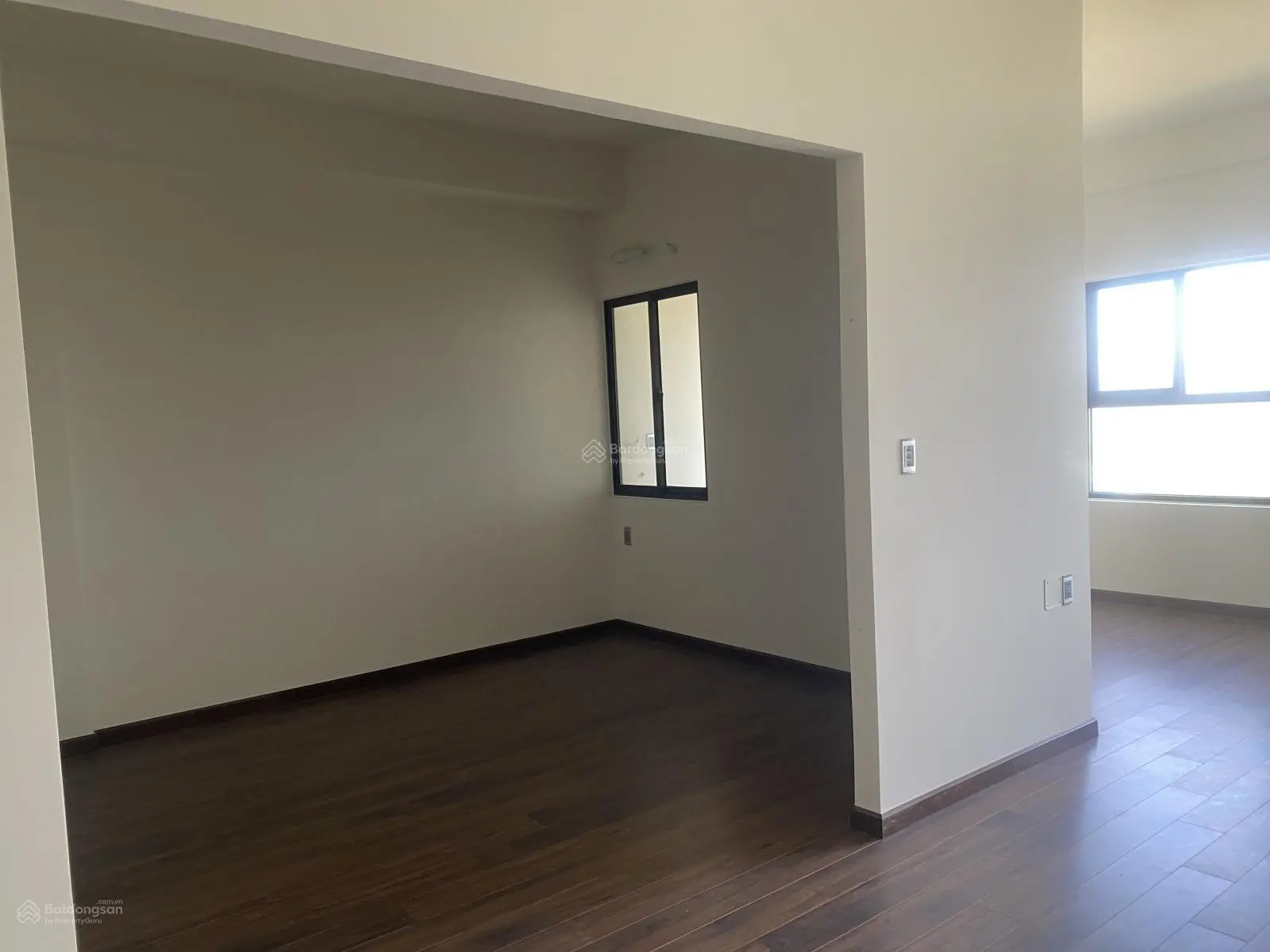 Bán căn 51m2 nhà mới hoàn toàn tầng 10 view đẹp giá full 1,1 tỷ. LH 0906 499 ***