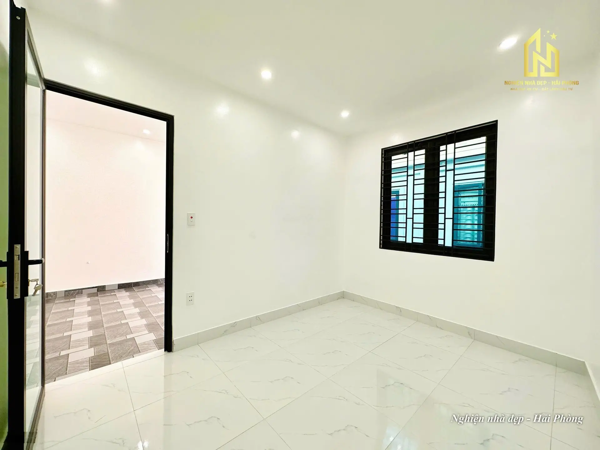 Nhà đẹp gốc dân xây độc lập, mặt ngõ thông thương phố Thiên Lôi, Chợ Đôn, ô tô đỗ cửa