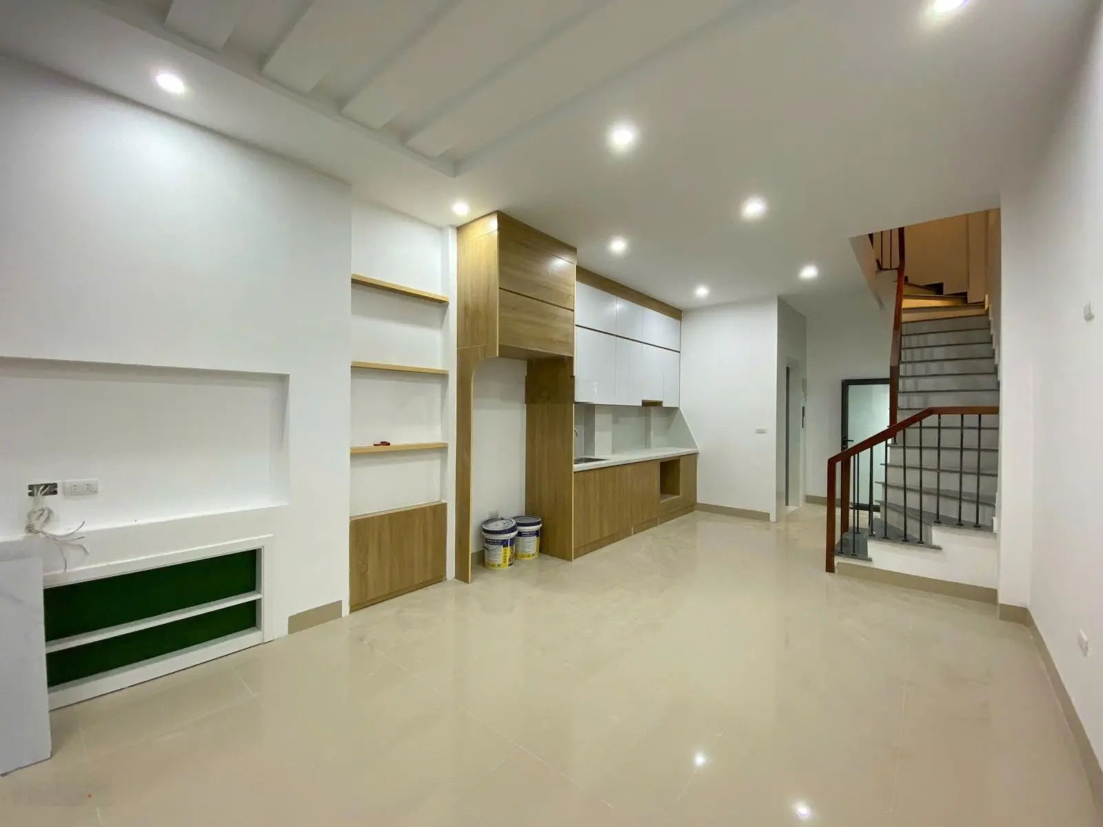 Nhà mới đẹp ở ngay - thang máy - gần phố - nở hậu - full nội thất. nghĩa dũng