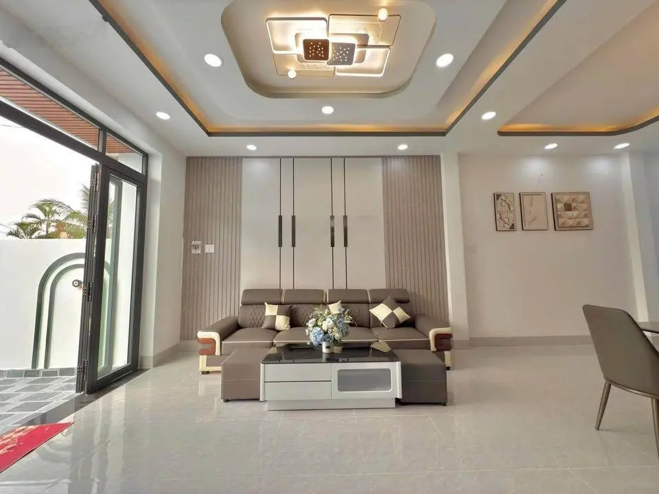 Giảm sâu 300tr, bán nhà kế bên trường tiểu học 110m2 giá ngộp 2ty400 tại trung tâm Thủ Dầu 1