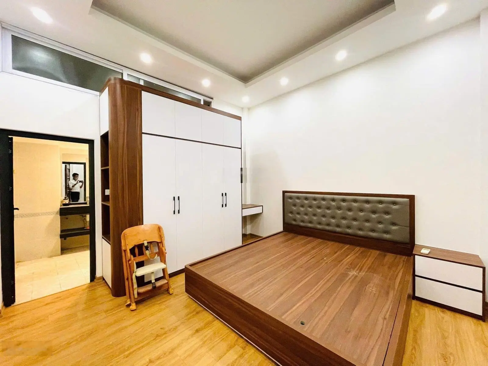 Bán gấp nhà riêng 154 Đội Cấn - Diện tích 40m2 - MT 4m xây 5 tầng cực đẹp. Xem nhà gọi: 0983 090 ***