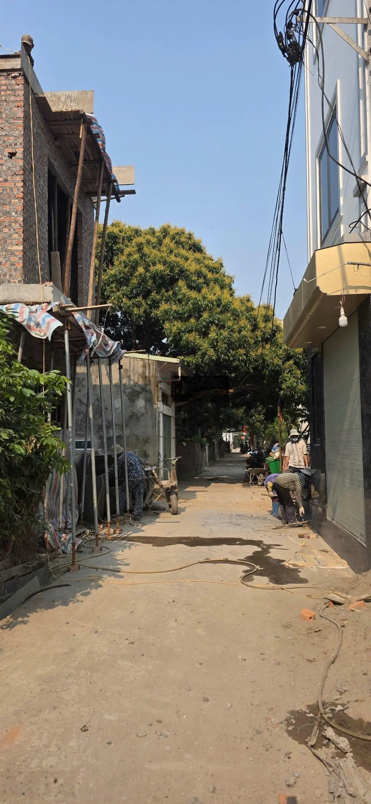 Cần tiền bán gấp nhà đang hoàn thiện 4,5 tầng tại Phụng Châu Chương Mỹ ô tô ngủ trong nhà
