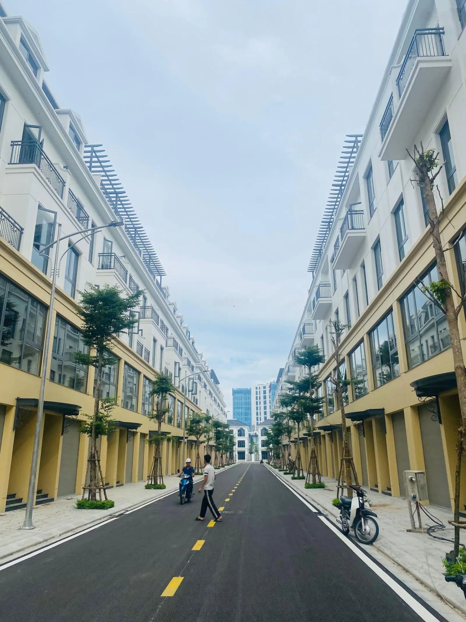 Bán nhà nguyên căn 5 tầng đối diện 300 căn chung cư hạng sang đang mở bán