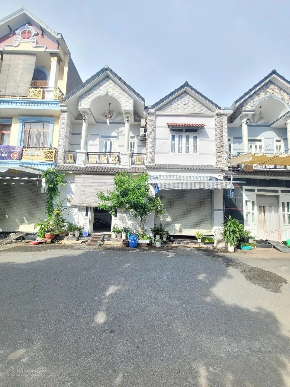 Nhà trệt lầu. 3 phòng ngủ. Gần làng ĐHQG TP. HCM. DT: 75m2. Đường 6m. Giá: 3.95 tỷ TL
