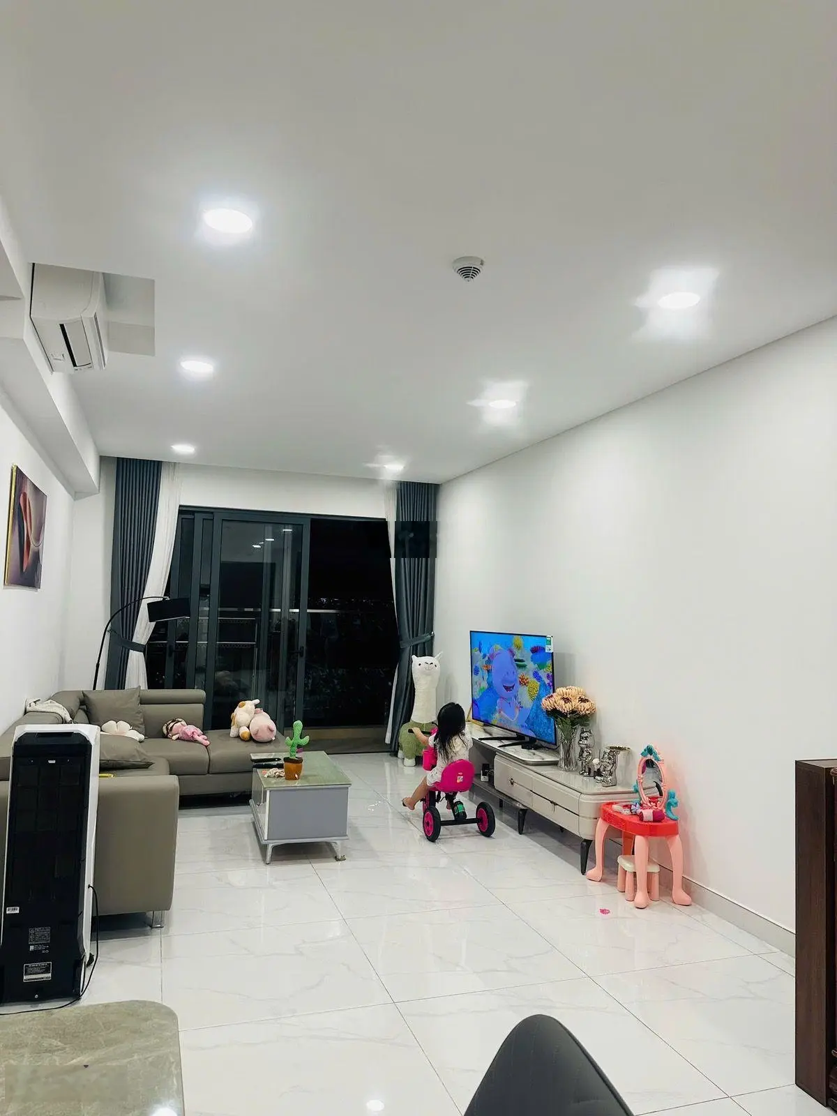 Bán gấp căn hộ đẹp - giá tốt tại Diamond Brilliant, 7,8 tỷ, 141m2