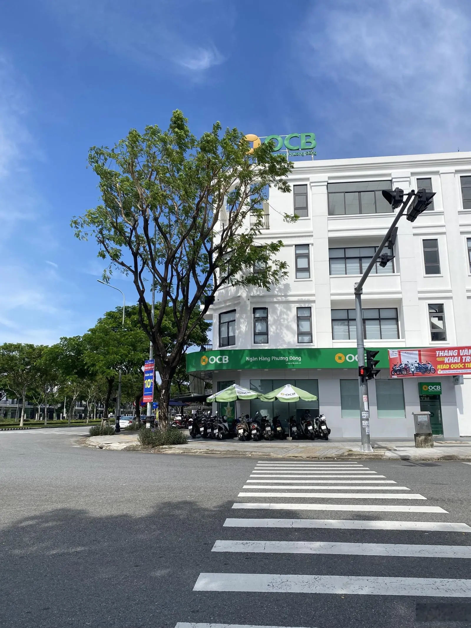 MT Kinh Doanh đường vĩa hè 27m Kinh Dương Vương, Hoà Minh, Đà Nẳng, 240m2 (10x24) cần bán Gấp Tl