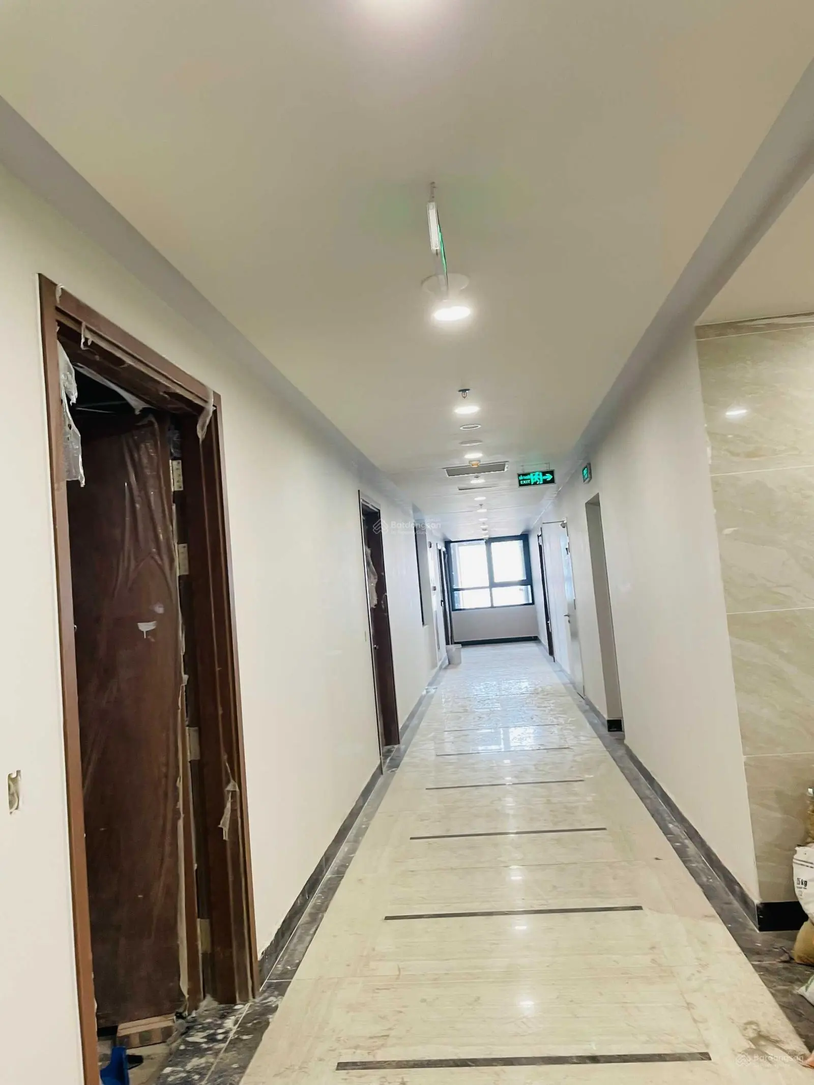 Bán căn chung cư 150m2 4 phòng ngủ cách trường Ams 1.5km đang làm sổ có lot đỗ ô tô