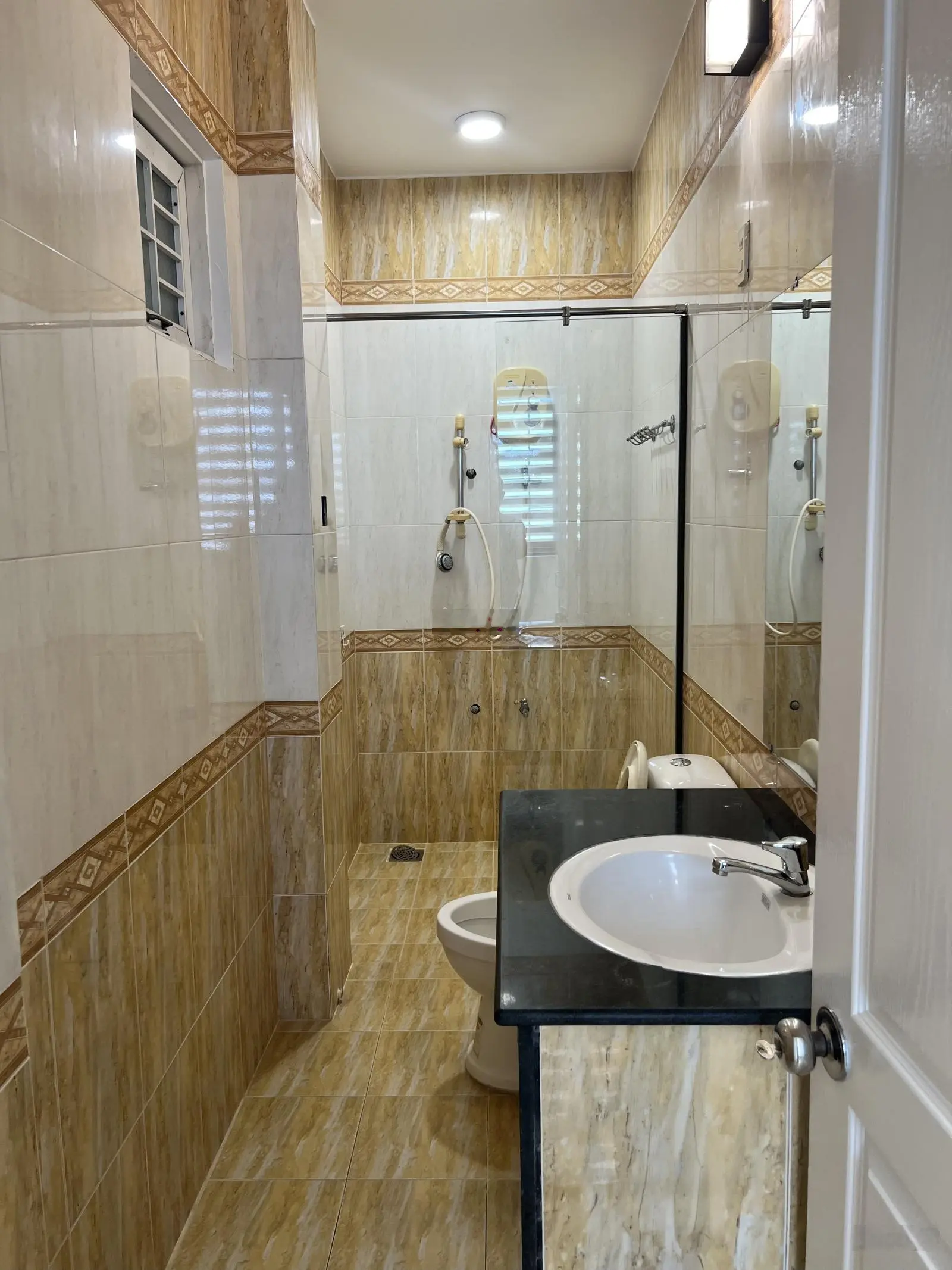 Bá.n nhà 3 tầng đường Củ Chi, P. Vĩnh Hải, Nha Trang.