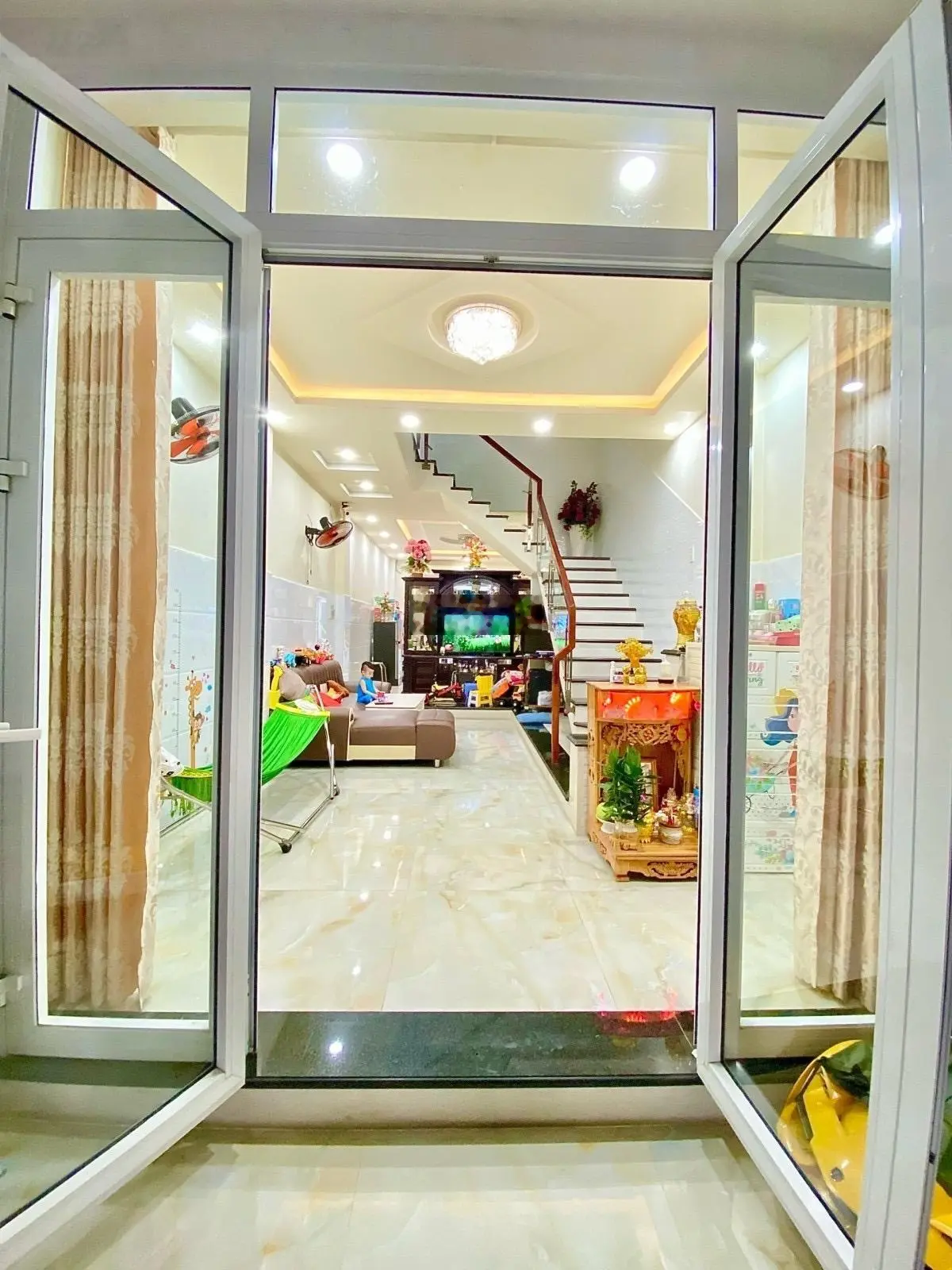 Mặt tiền kinh doanh - 11 tỷ 9 - đường 12m - nhà 3 tầng - 3PN -82m2( 4,1m x 20m )- Phường Phước Bình