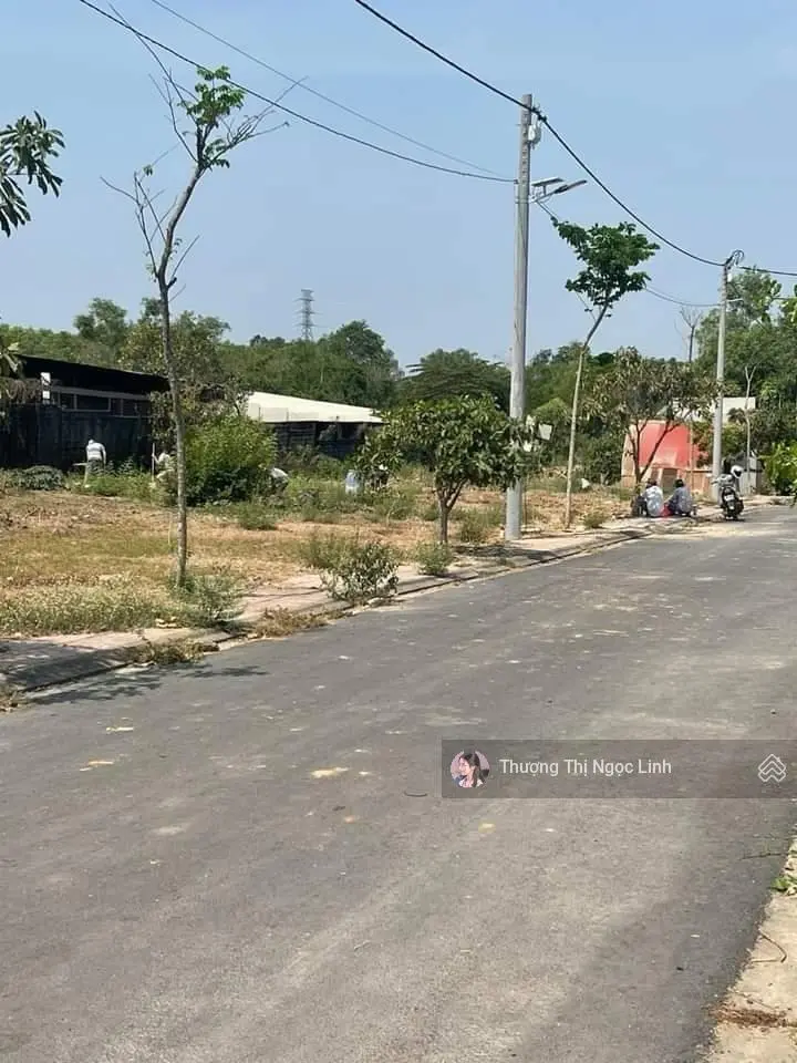 Bán nhanh đất MT đường Nguyễn Thị Định, Phú Hưng, Bến Tre, gần chợ Tú Điền. DT 120m2/500tr. SHR