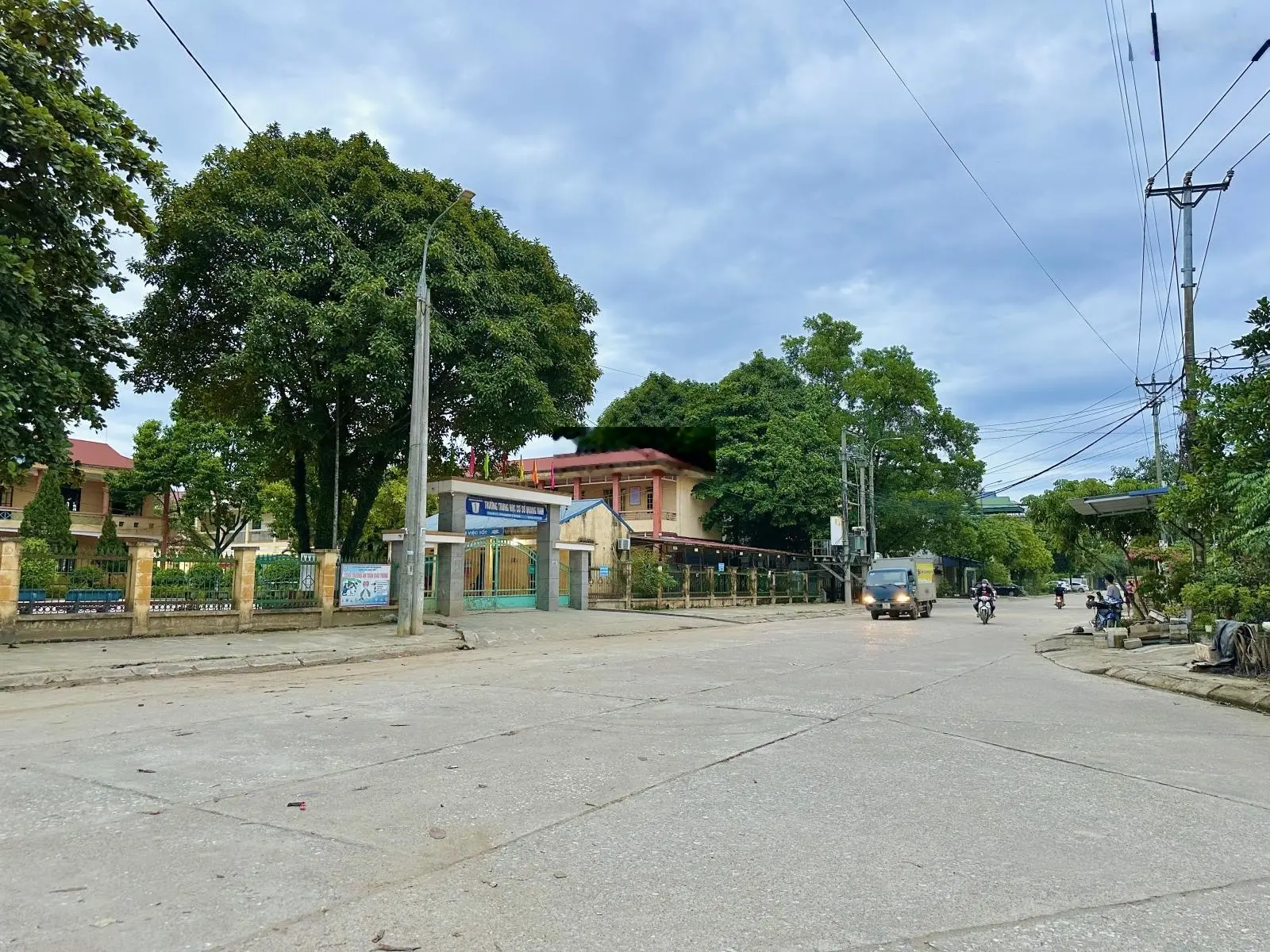 Nhà 4 tầng 4 ngủ sát trường cấp 2 Quang Vinh