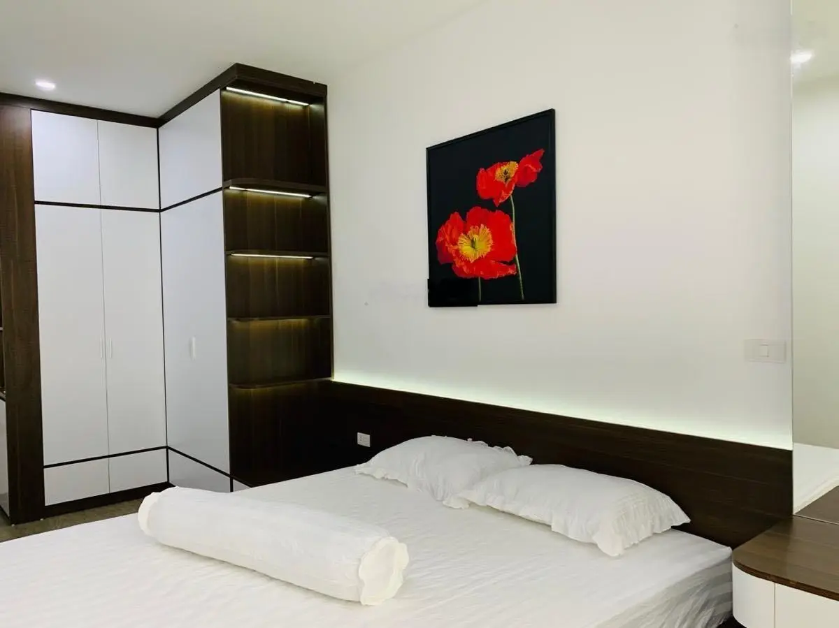 Bán nhà hoa hậu phố Hoàng Cầu trung tâm Đống Đa, ô tô đỗ cửa 80m2 7T 5MT nhỉnh 12tỷ có TL