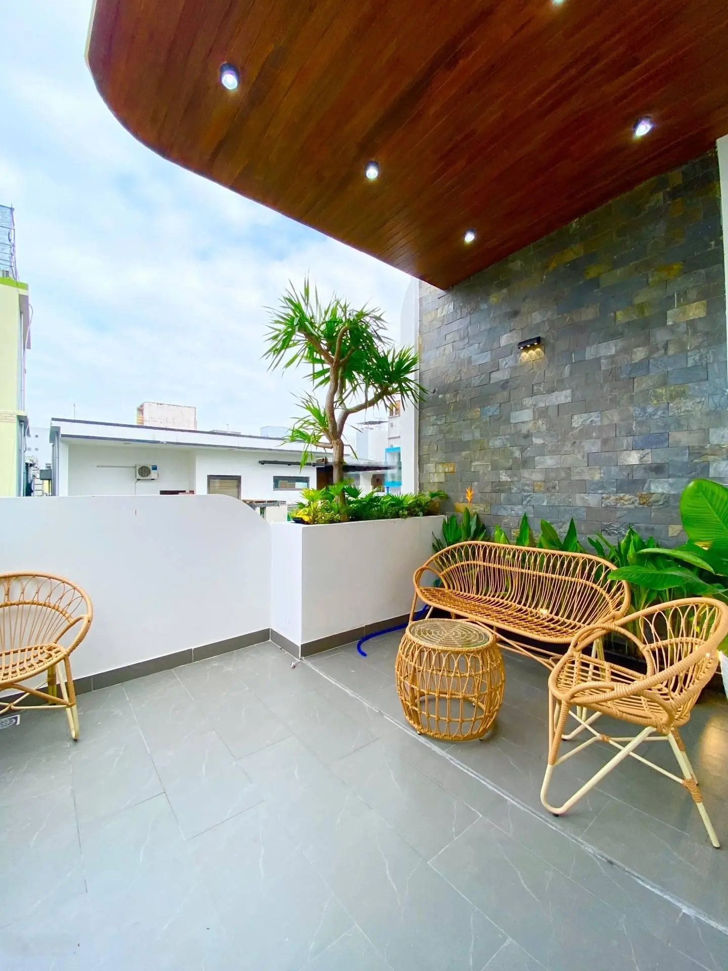 SỐC! Nhà mới 80m2 ngay Nguyễn Thái Sơn, Gò Vấp giá chốt 3tỷ700. Có hồ bơi trong nhà. 5PN. SHR. HXH