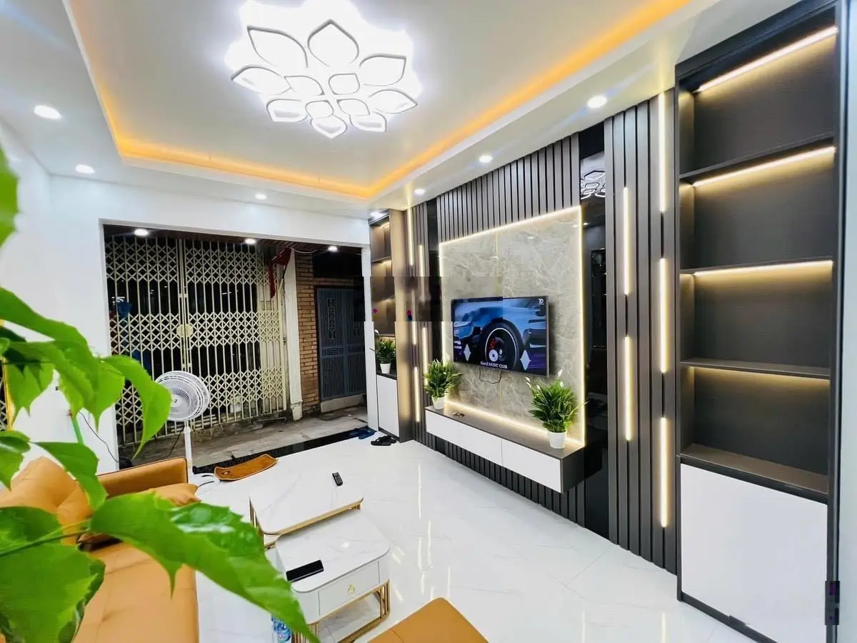Nhanh nhà ngõ đầu phố Trương Định mới xây long lanh 40m2 MT 3,5m ba gác đua chỉ 5,8 tỷ